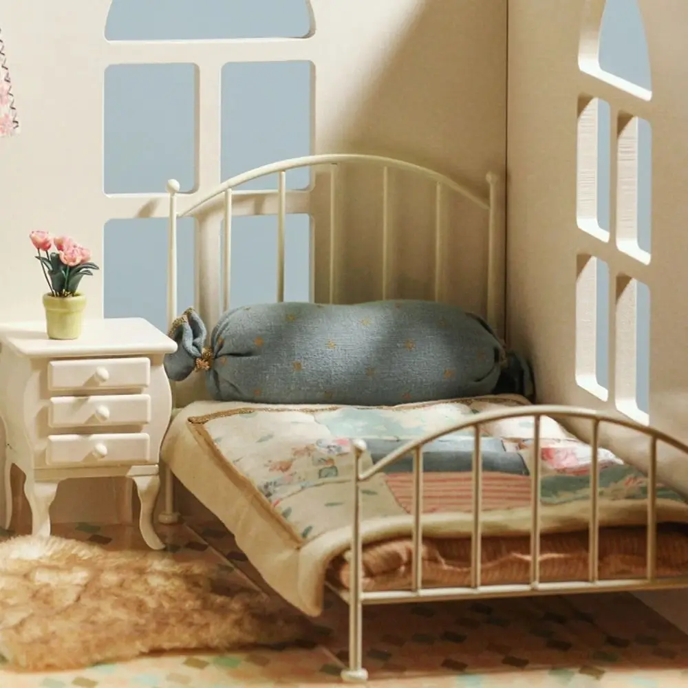 Cama muñecas hierro del estilo europeo 1:12 incluye adornos mini cuna - imagen 3