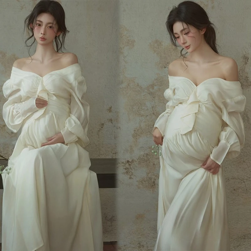 Vestido de maternidad blanco con hombros descubiertos