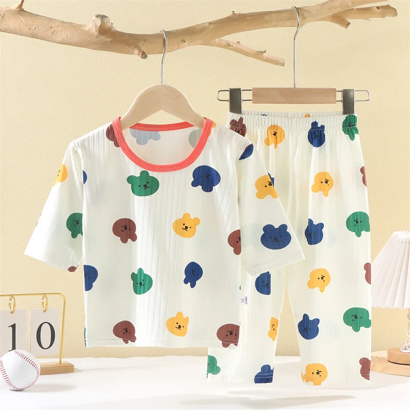 Conjunto de pijama dos piezas para niños con dibujos veraniegos