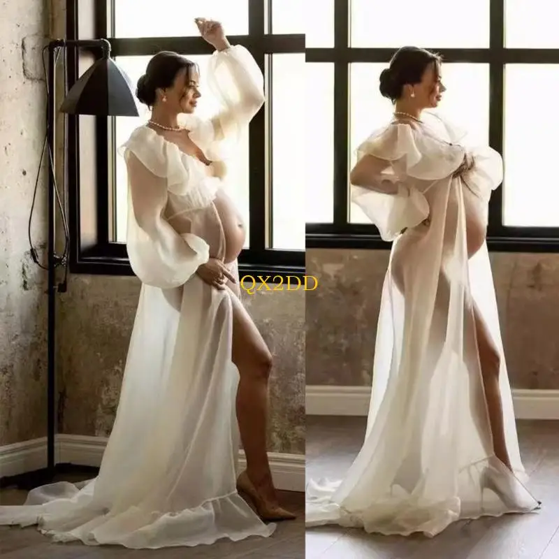 Vestido de maternidad blanco con diseño elástico