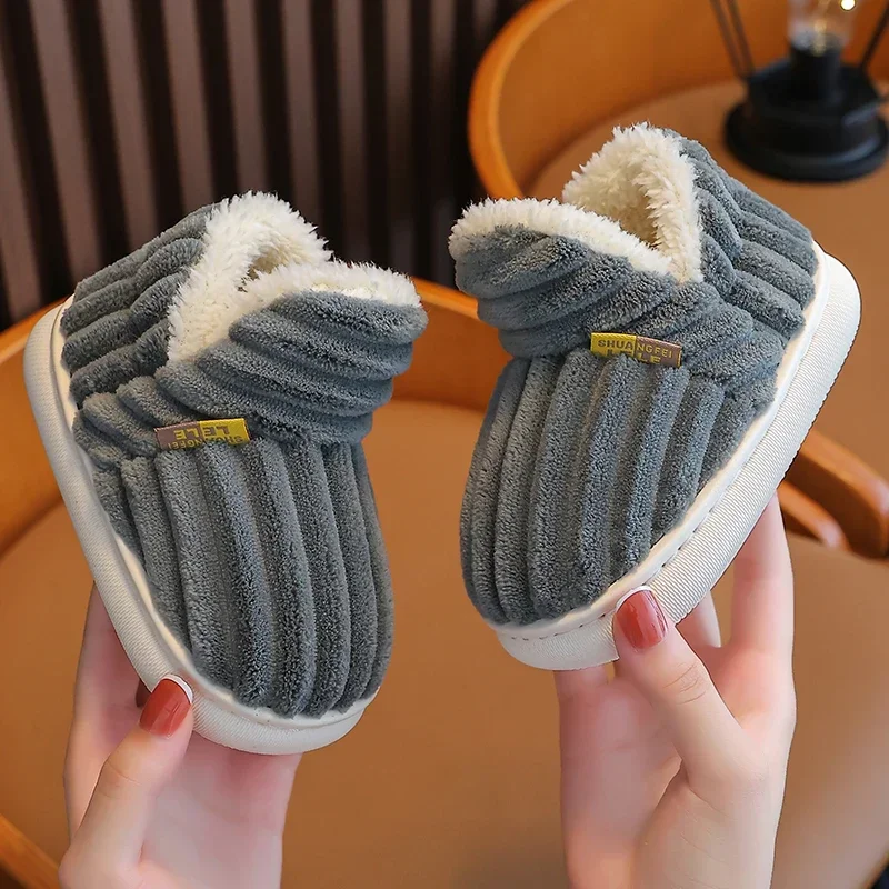 Detalle del tejido de felpa de las zapatillas Sonkpuel