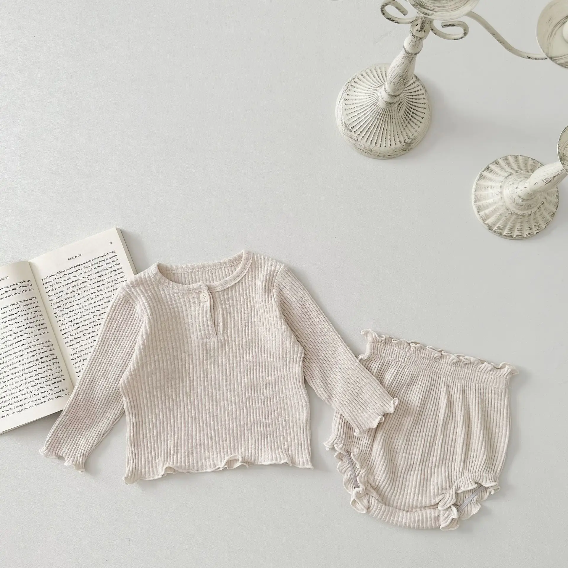 Conjunto bebé dos piezas manga larga y pantalón corto - primavera - imagen 2