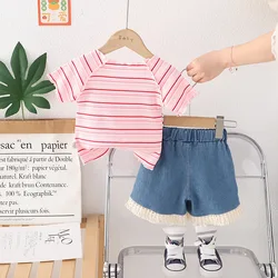 Conjunto de verano para niña a rayas de camiseta y pantalón corto