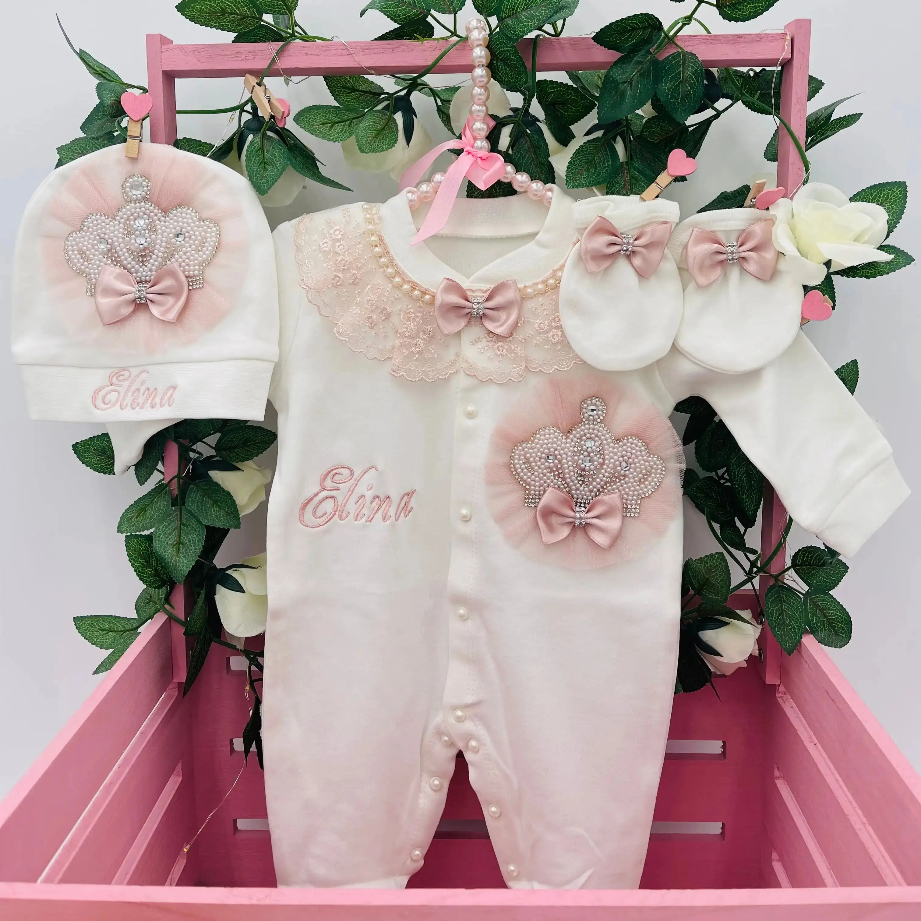 Vestido de bautizo con encaje rosa y capucha para bebé
