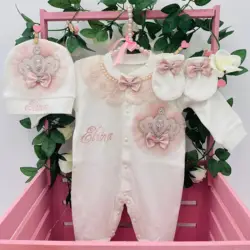 Vestido de bautizo con encaje rosa y capucha para bebé