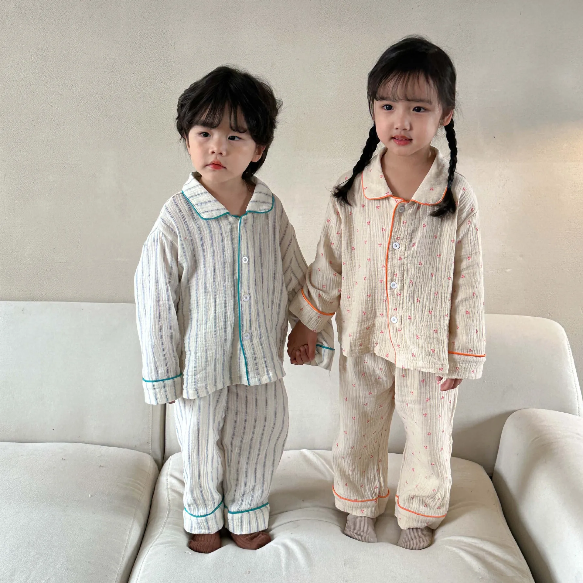 Pijama niño manga larga con estampado cereza a rayas - imagen 2