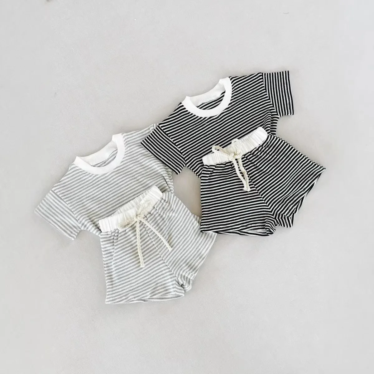 Conjunto de verano bebé algodón a rayas con pantalón corto transpirable - imagen 3
