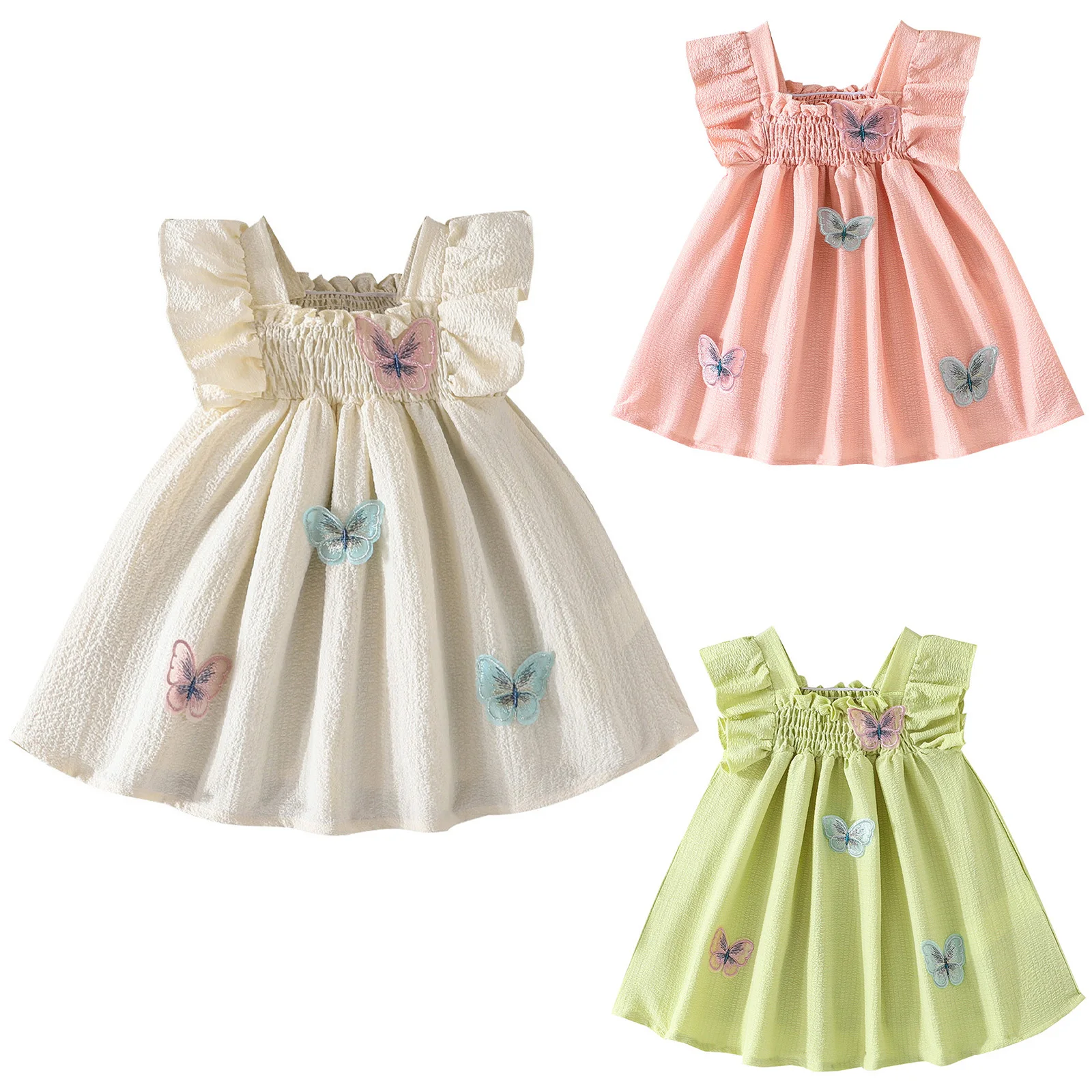 Vista frontal del vestido con mariposa y mangas volantes