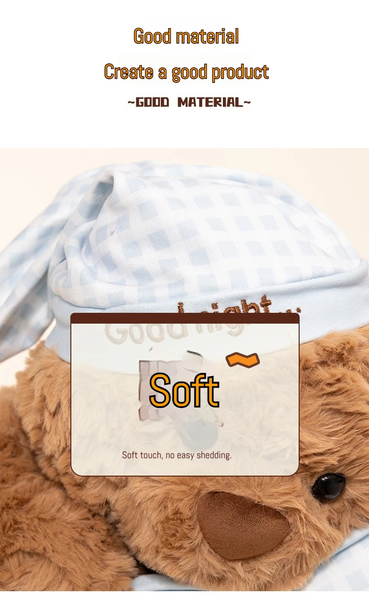 Vista frontal del oso con su pijama a rayas