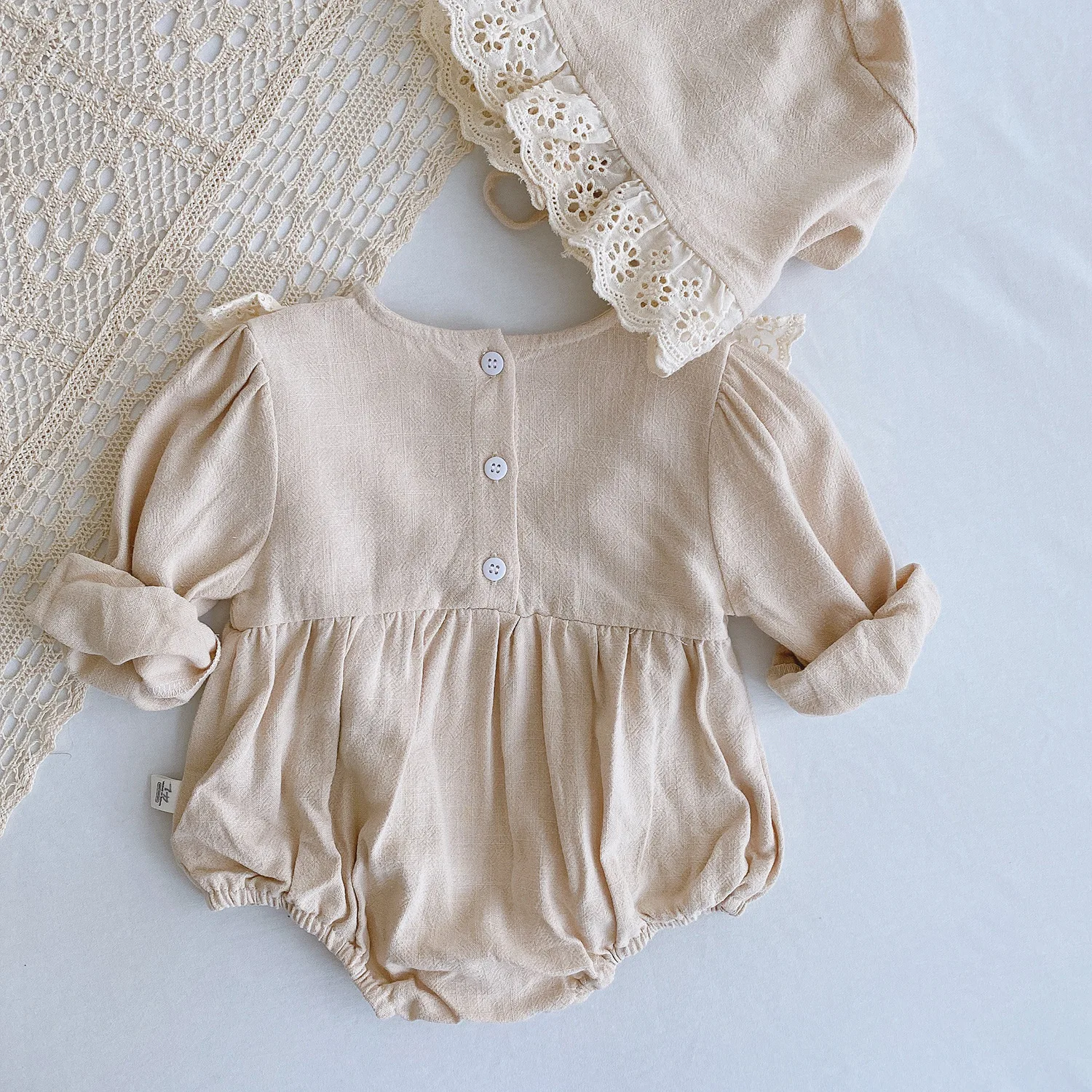 Abrigo de encaje para bebé con capucha estilo princesa - imagen 3