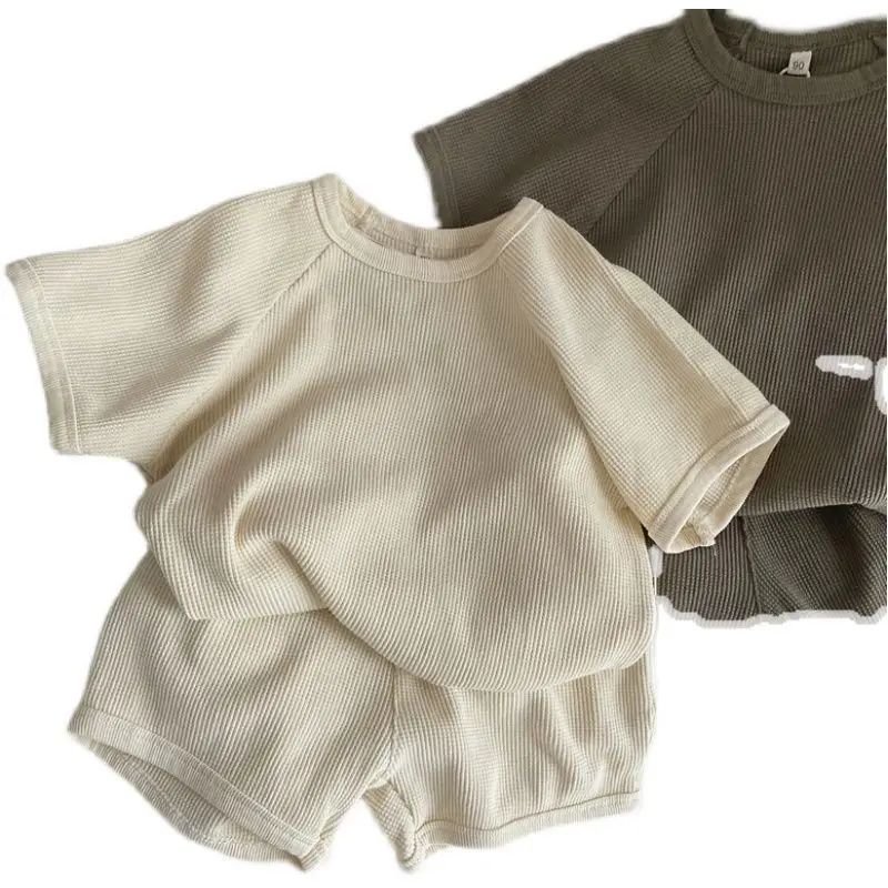 Conjunto verano infantil: pantalón corto y camiseta de algodón suave - imagen 2