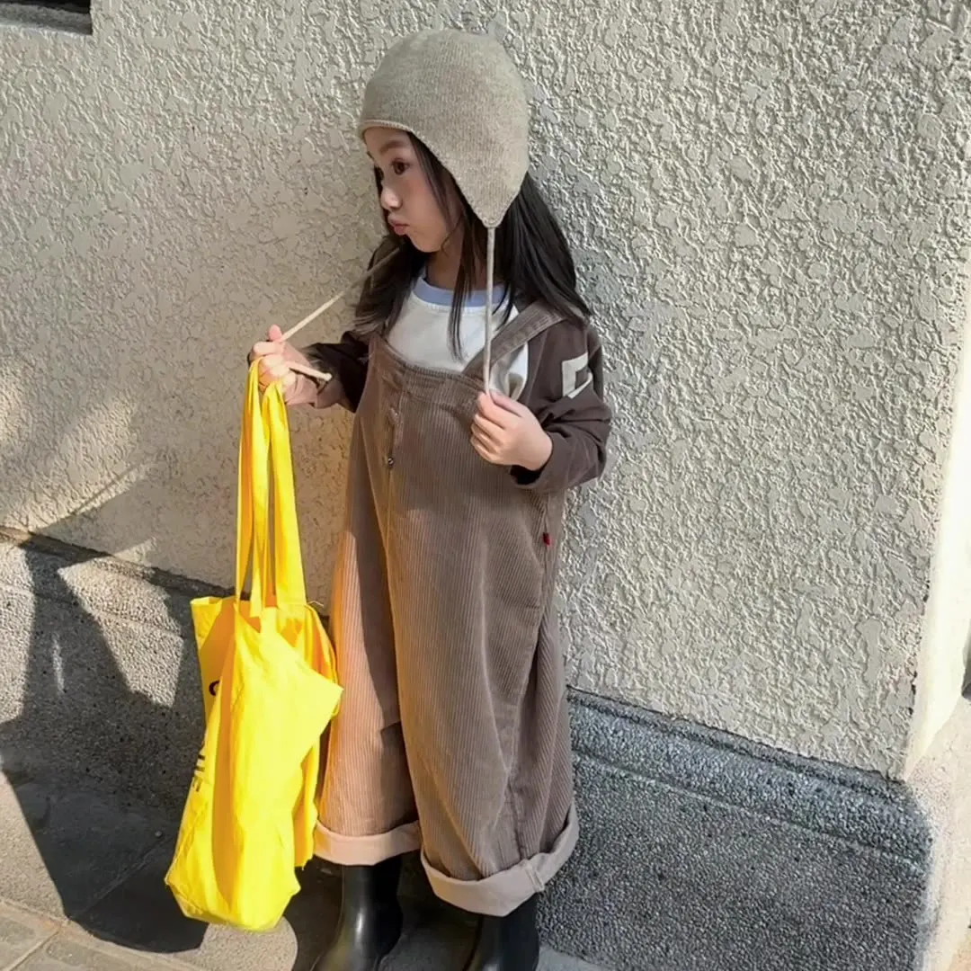 Mono de pana para niña con tirantes sueltos de otoño - imagen 4