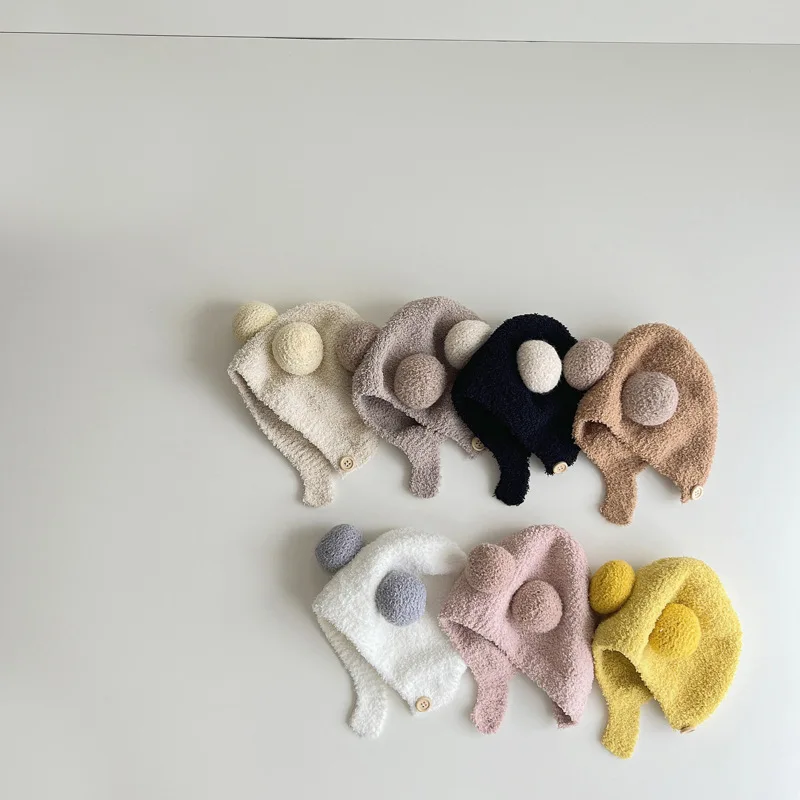 Gorro de peluche con protección para orejas
