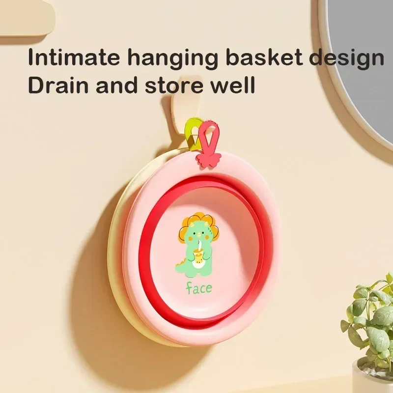Cubo de lavabo abierto con agua mostrando la capacidad