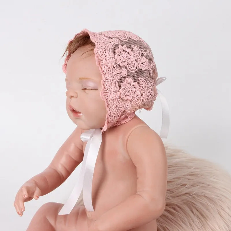 Gorro encaje bebé detalle