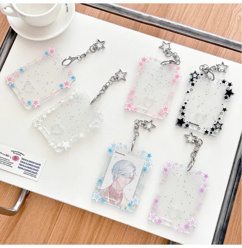 Detalle del diseño de estrella brillante en la funda