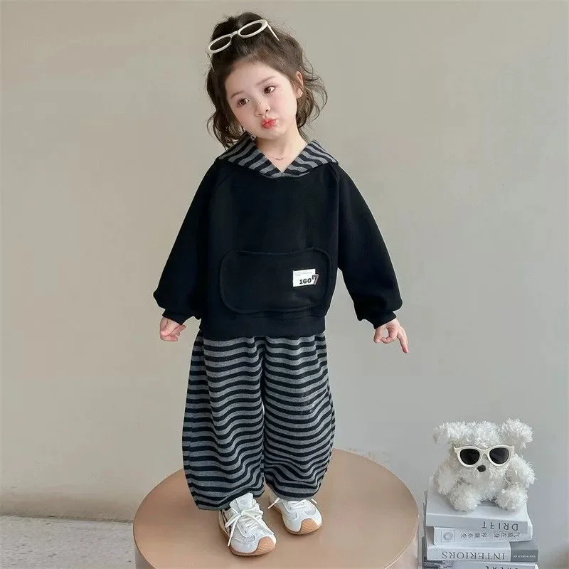 Conjunto de bebé otoñal con sudadera a rayas y capucha - imagen 4