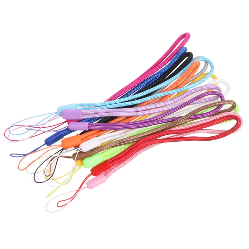 Persona fotografiando con la correa de seguridad en la muñeca