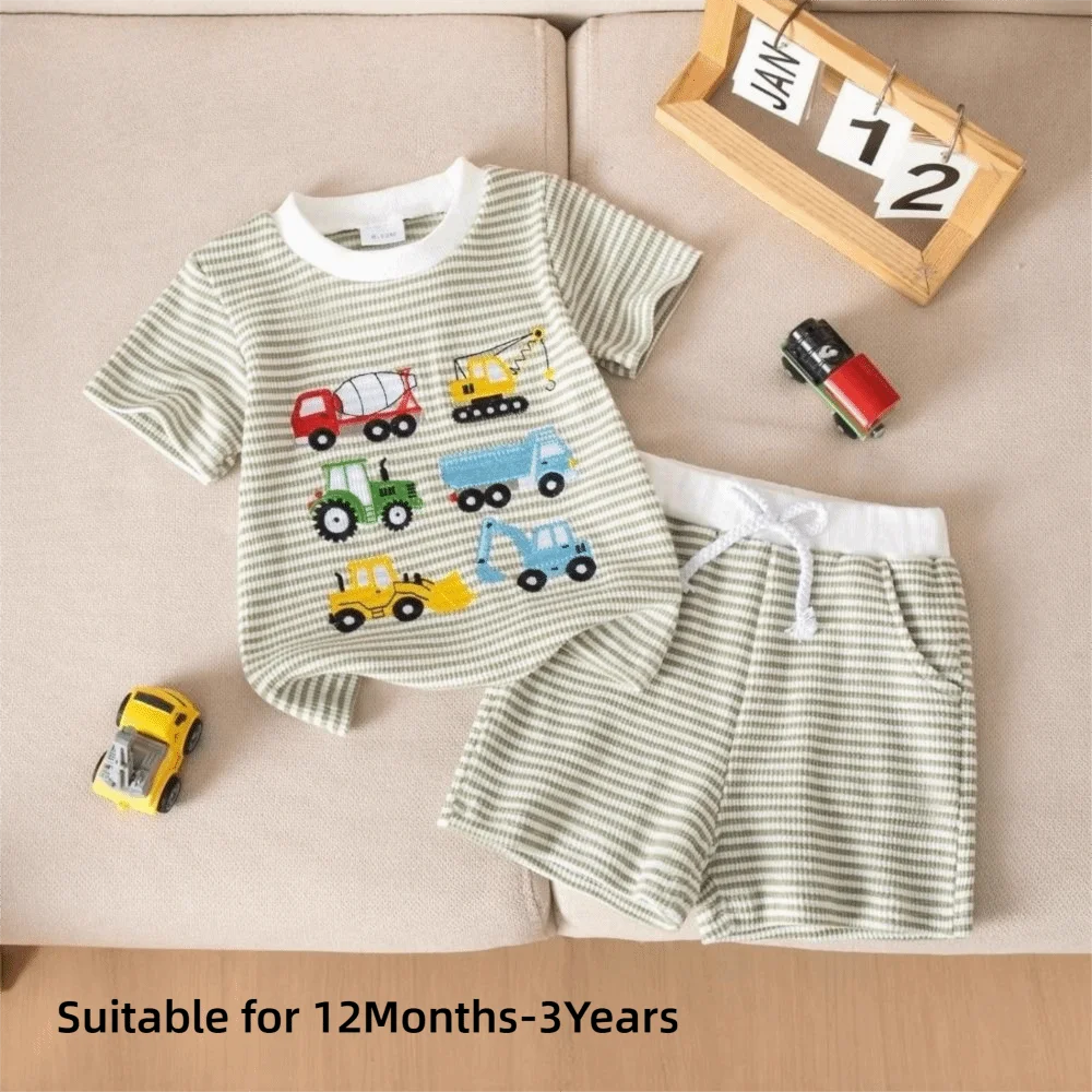 Conjunto infantil con bordado de camión de construcción