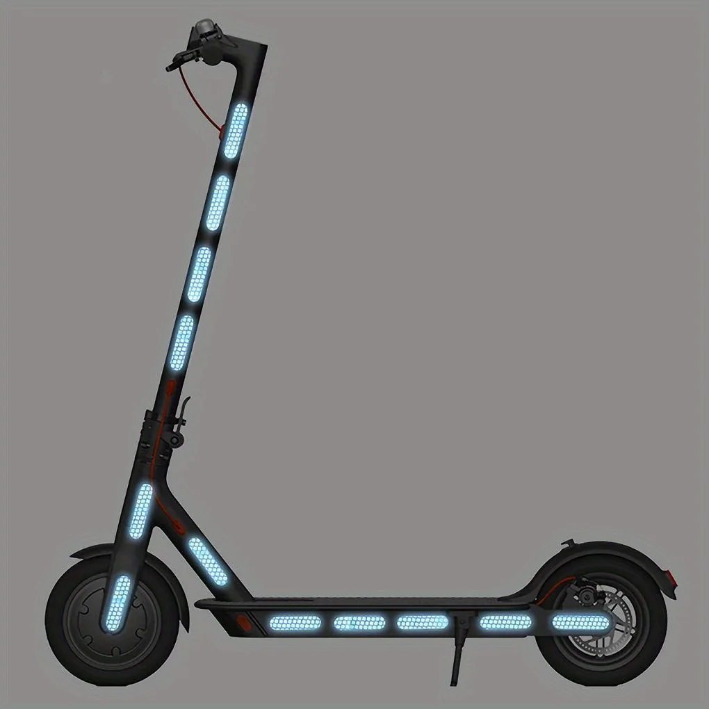 Pegatinas reflectantes de seguridad nocturna aplicadas en el scooter