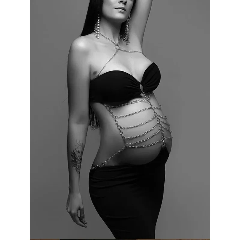 Vestido de maternidad negro sin tirantes para sesión de fotos
