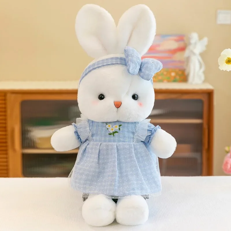 Peluche azul en entorno doméstico