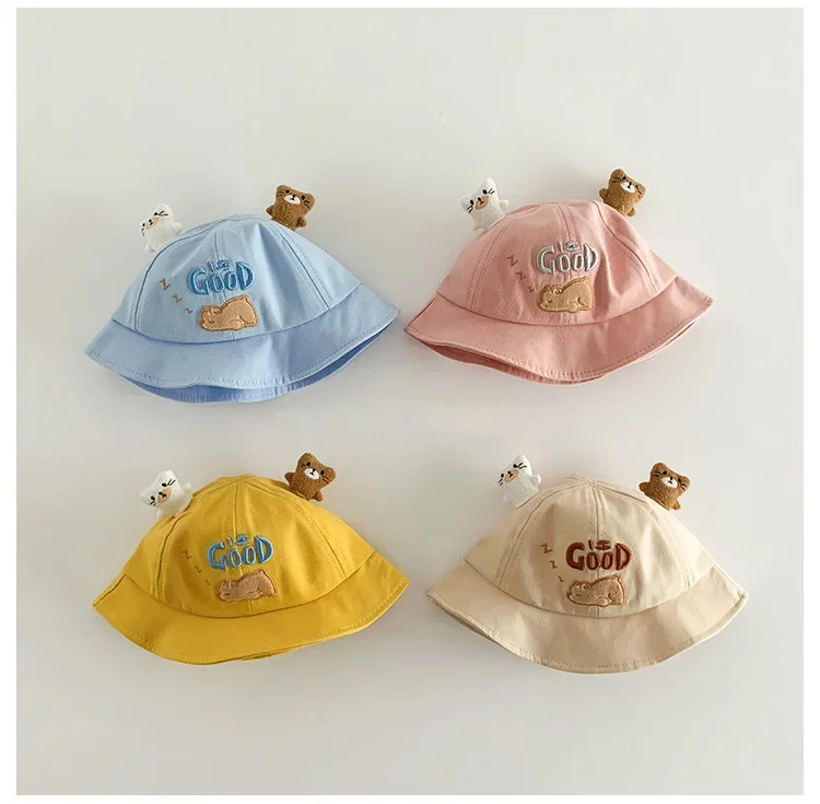 Detalle del tejido del sombrero infantil
