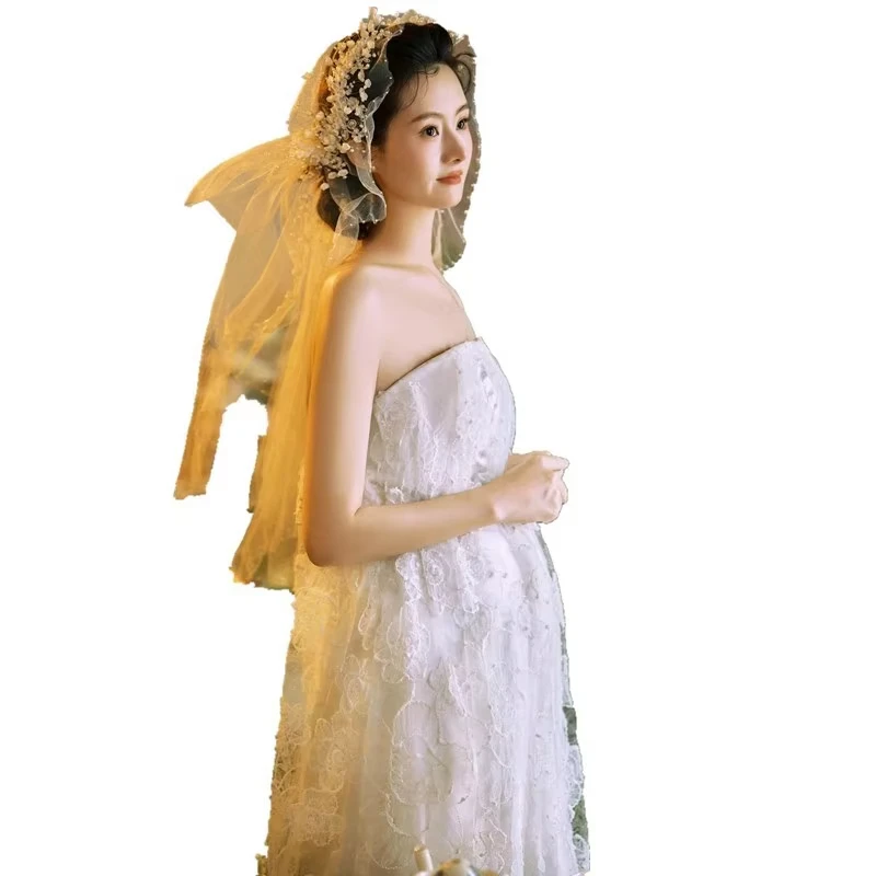 Vestido premamá blanco de encaje ideal para sesión fotográfica - imagen 2