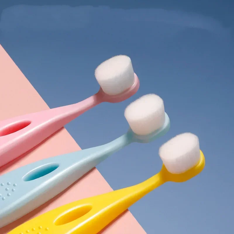 Cepillo dental infantil con mordedor suave para bebé - imagen 2