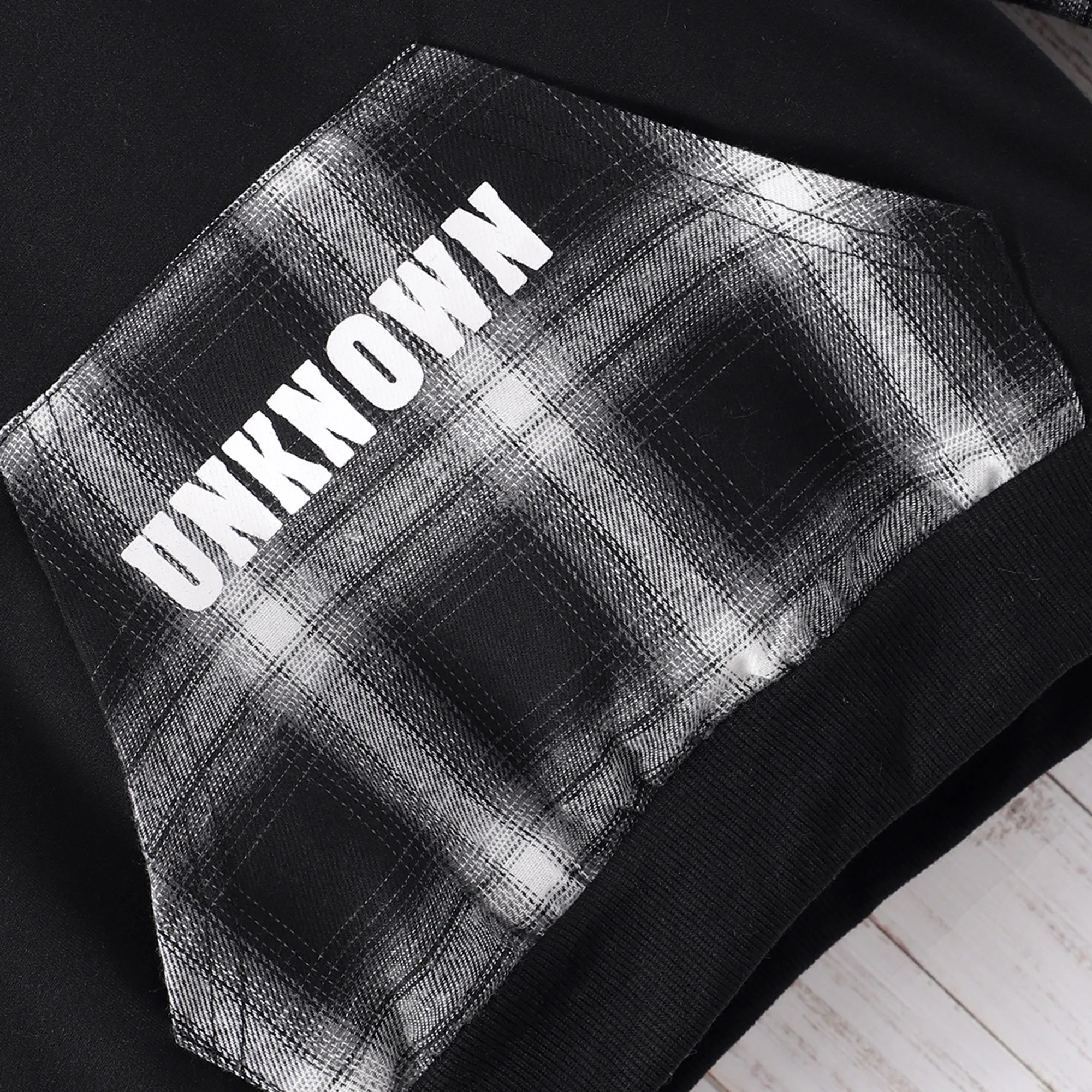 Sudadera con capucha infantil deportiva de cuadros patchwork y letras - imagen 5