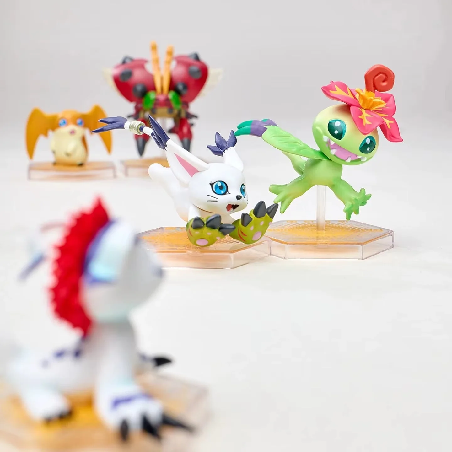 Caja sorpresa Digimon Adventure con figura de Agumon misteriosa - imagen 2