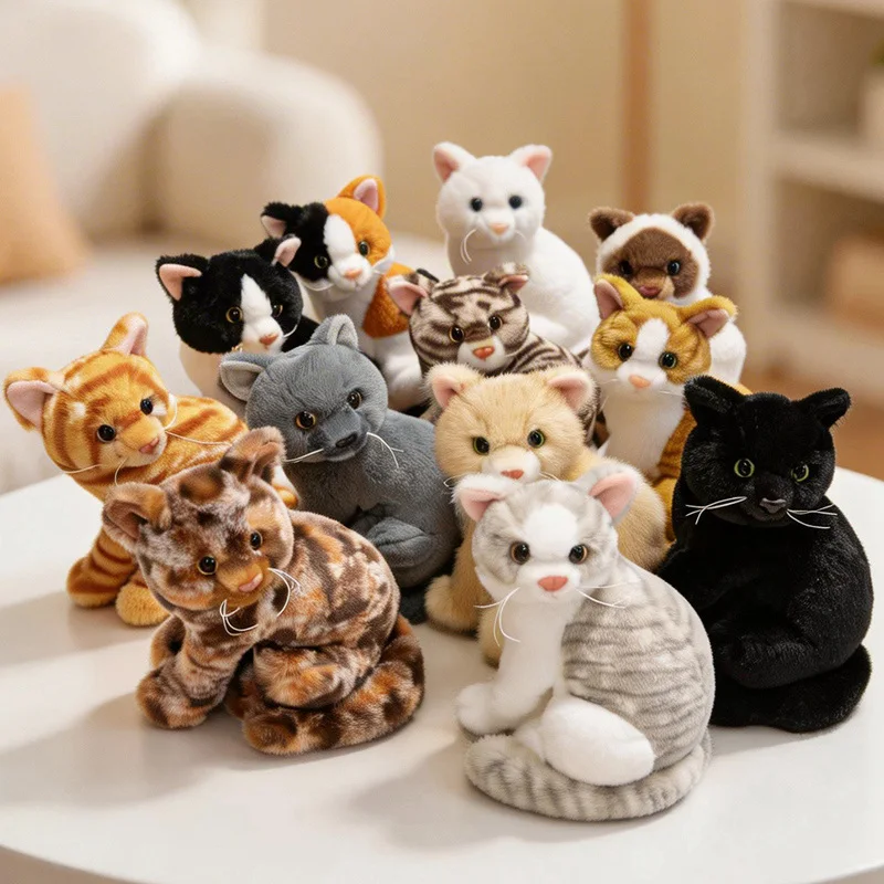 Peluche de gato estilo dibujo animado en tonos gris y naranja
