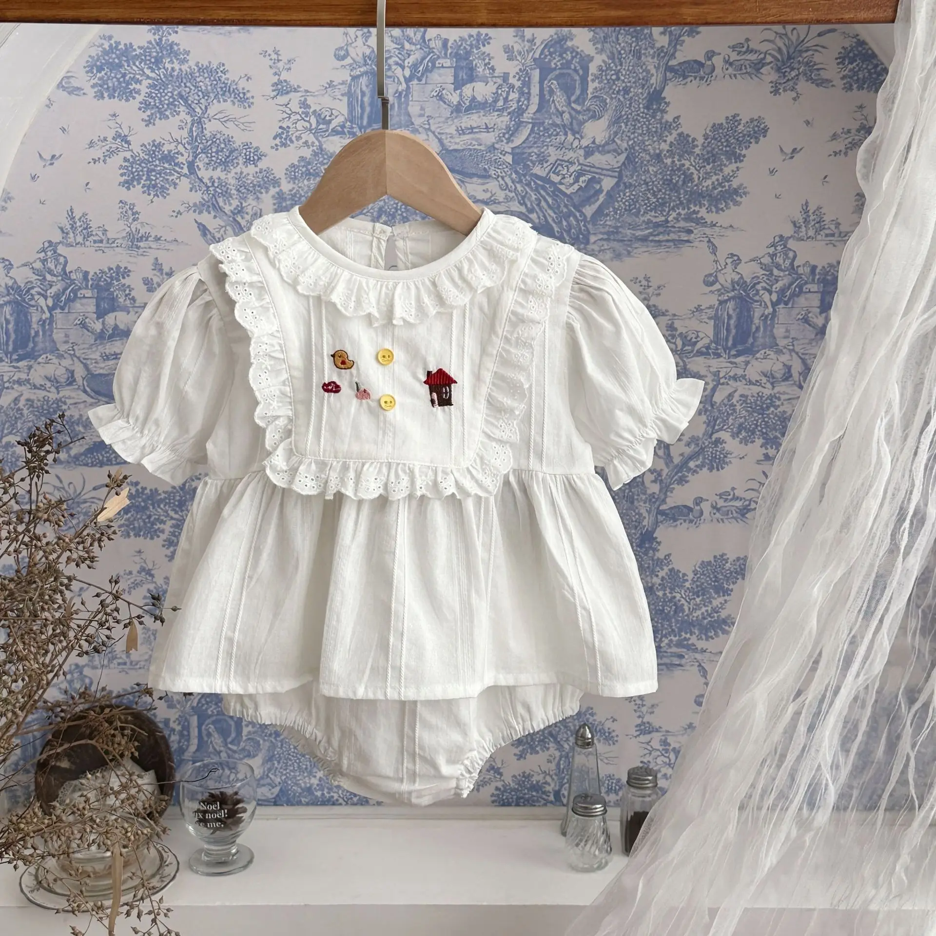 Conjunto de niña con tops bordados y blúmer - imagen 3