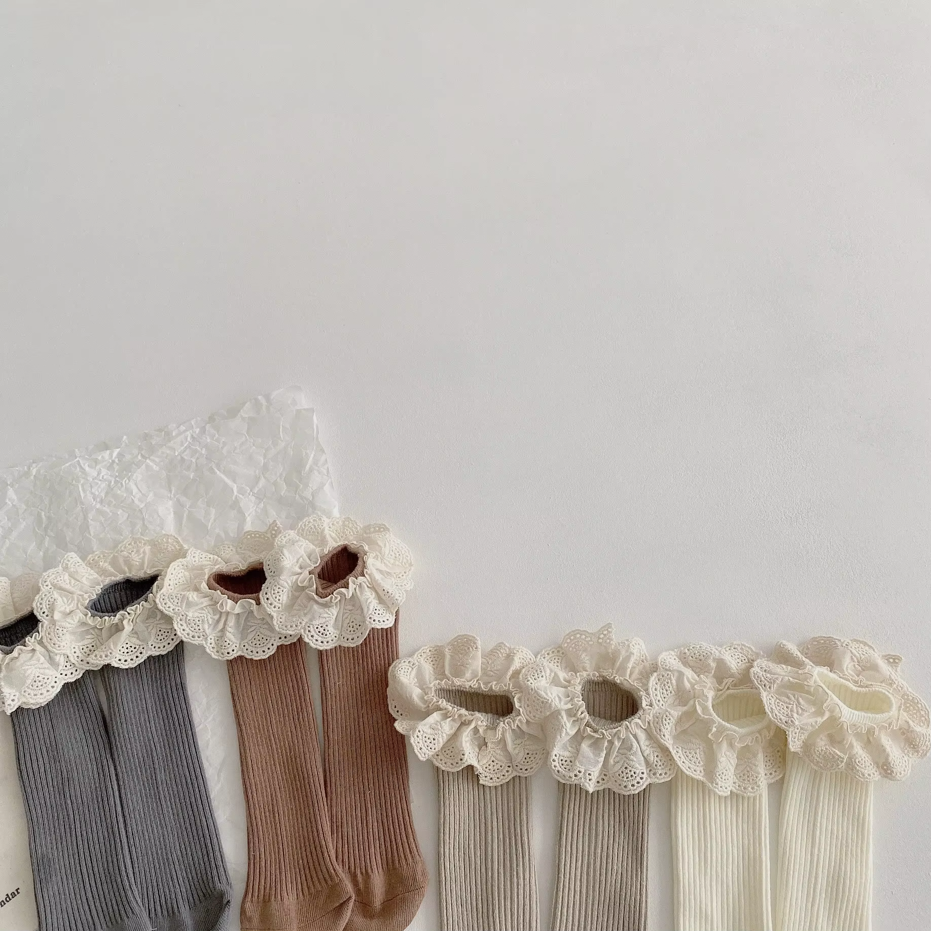 Calcetines de algodón para niña con encaje y volantes – Estilo princesa - imagen 5