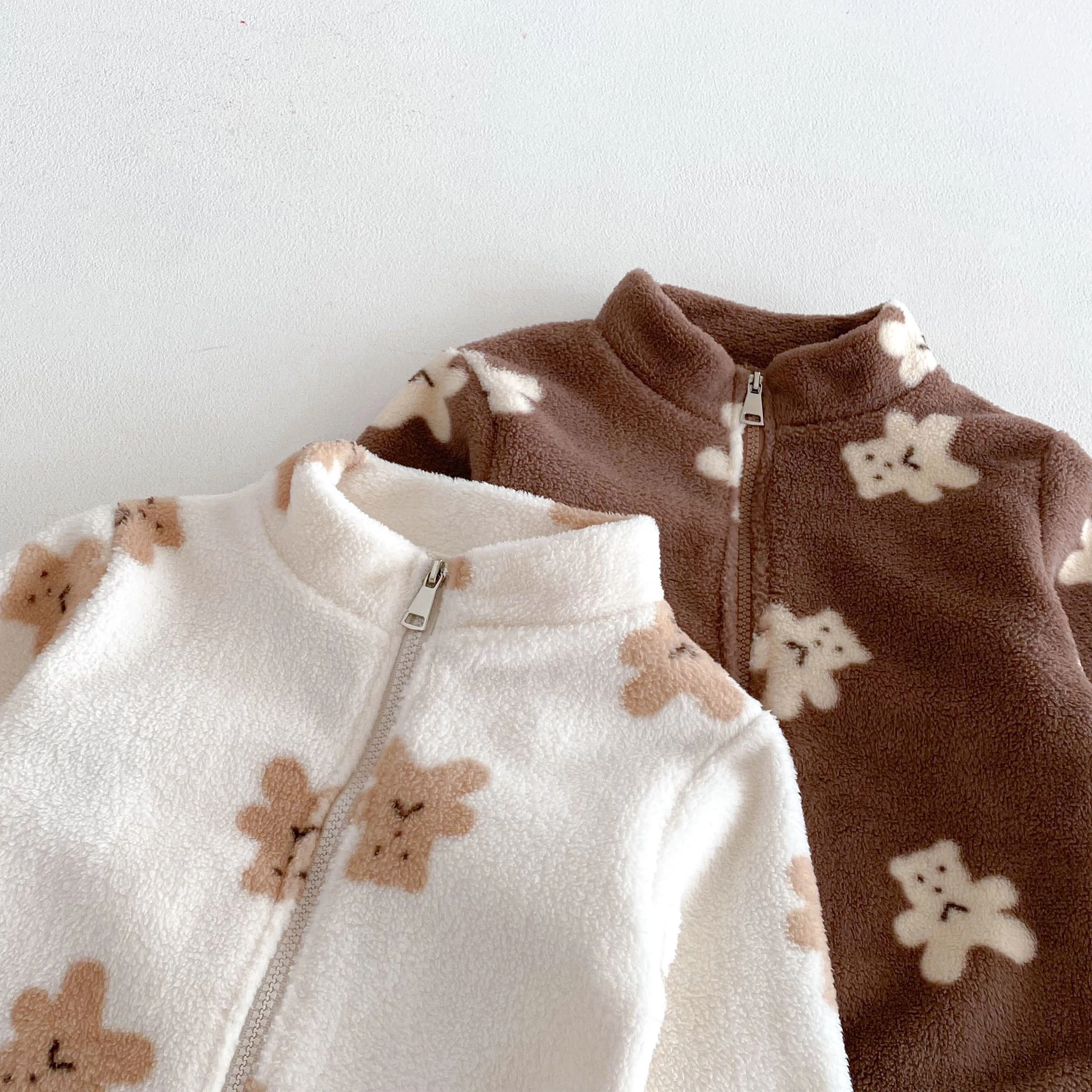 Abrigo de peluche con estampado de oso