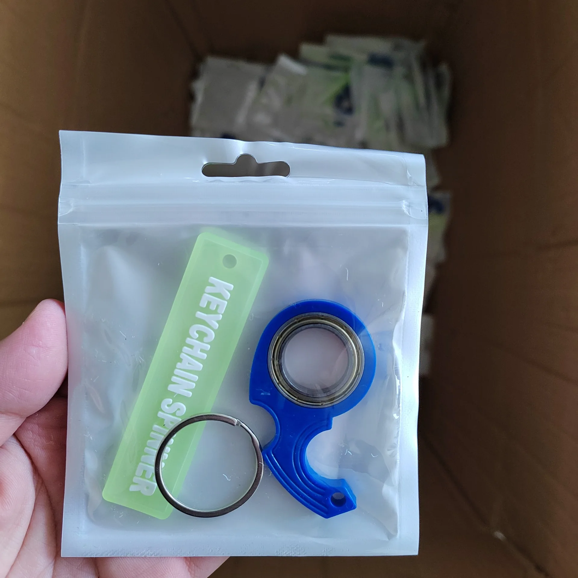 Llavero antiestrés Karambit spinner luminoso para llaves