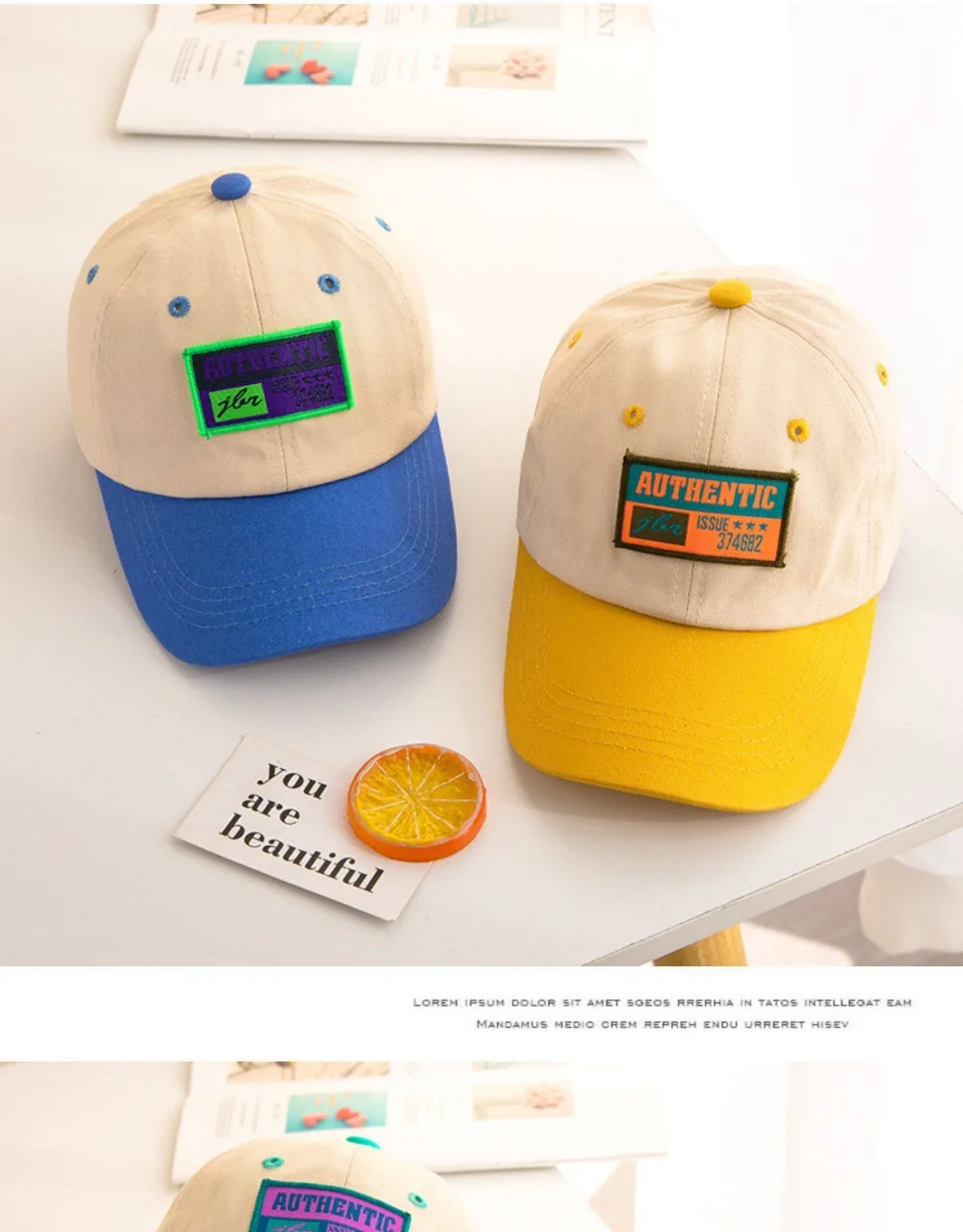 Detalle de la gorra y letras bordadas