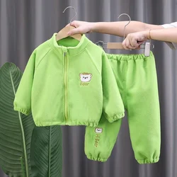 Conjunto chaqueta y pantalón acolchados para bebé