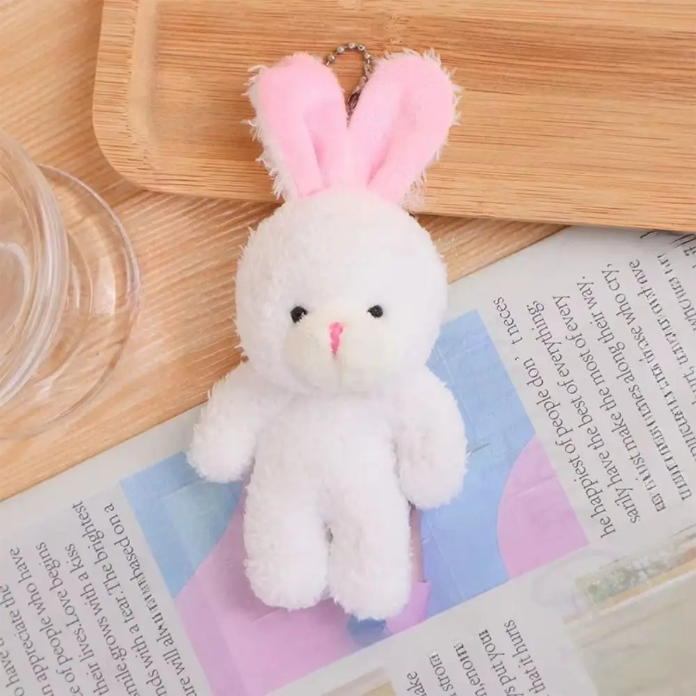 Detalle del peluche y la forma del conejo