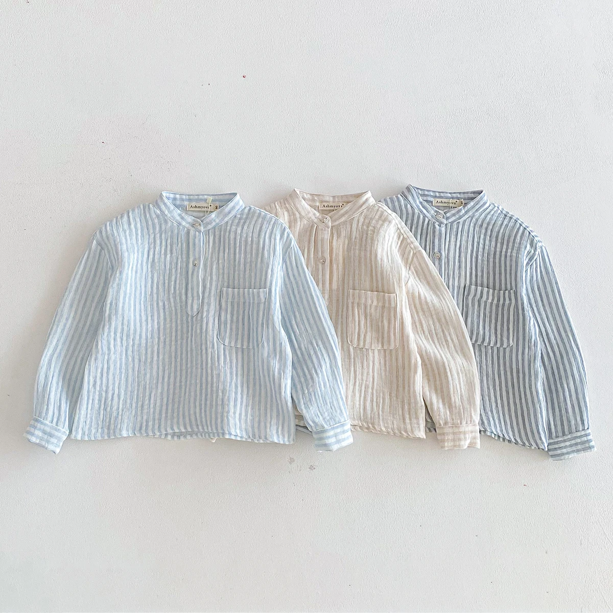 Camisa de lino y algodón para niños con rayas y cuello Henley