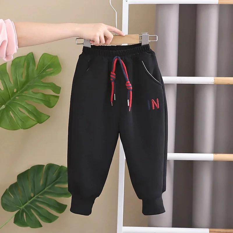 Vista del pantalón infantil