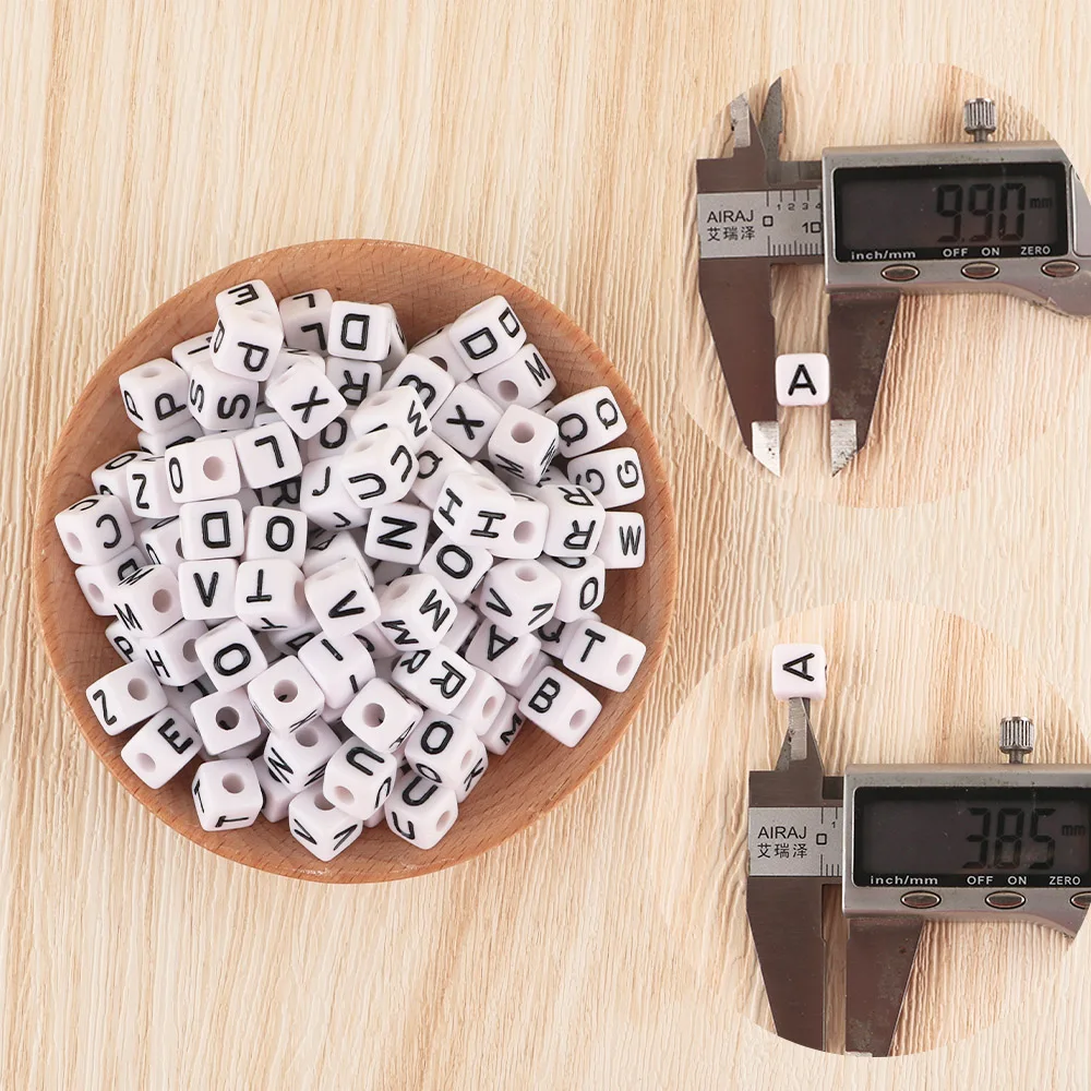 Cuentas de letras acrilicas 10x10mm blancas para joyeria DIY - imagen 2