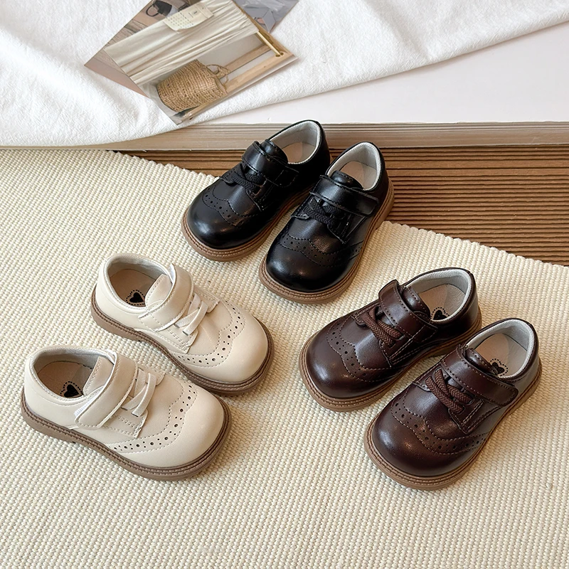 Interior de los zapatos para niños