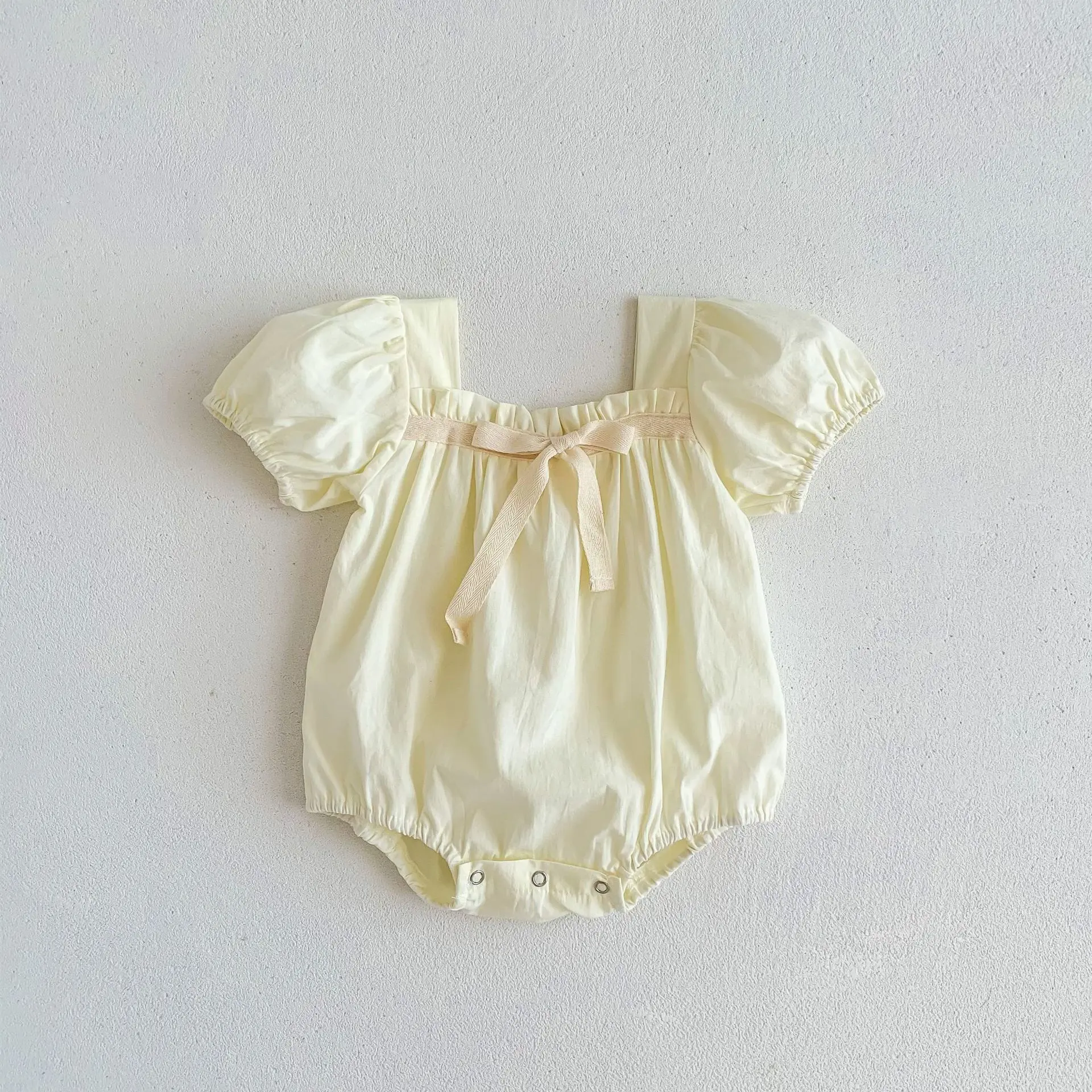 Pelele floral VISgogo para bebé – Cuello cuadrado lazo