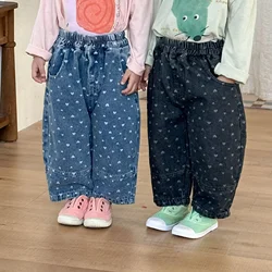 Vaqueros sueltos de primavera para niños con estampado corazones
