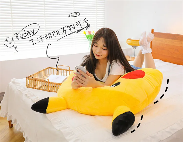 Peluche gigante de Pikachu de 90 cm vista frontal