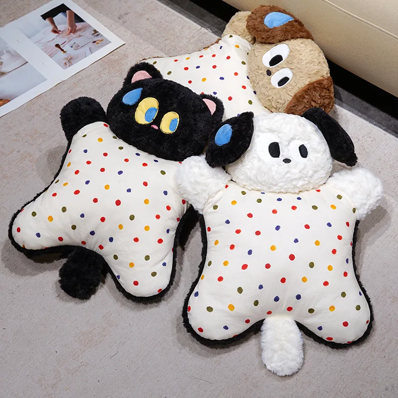 Detalle de ojos grandes del peluche
