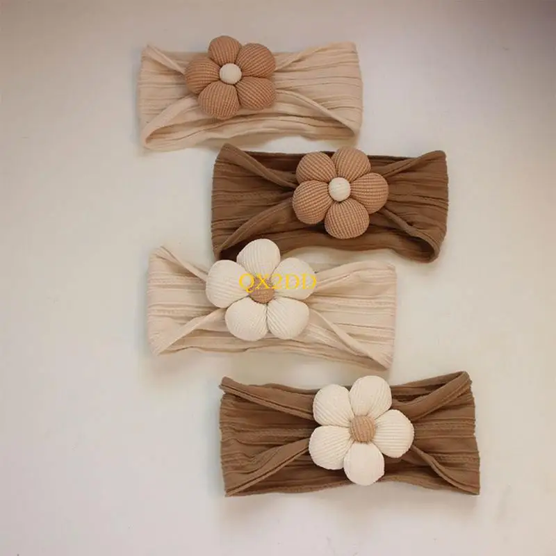 Diadema floral con pétalos