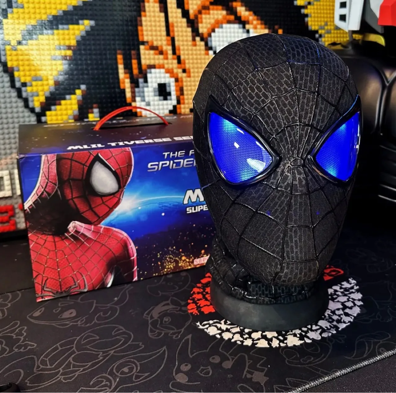 Máscara Venom Spider-Man con ojos eléctricos intermitentes