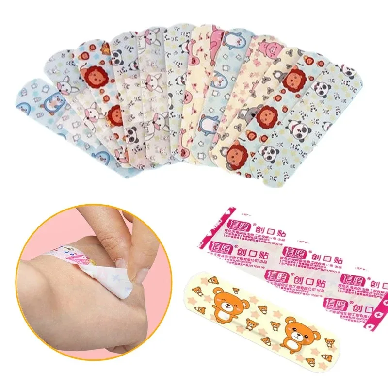Set de 120 tiritas infantiles con diseños animados